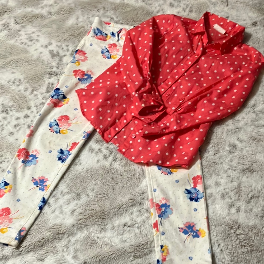 Size 7 set. Rockstar jegging and button down top.